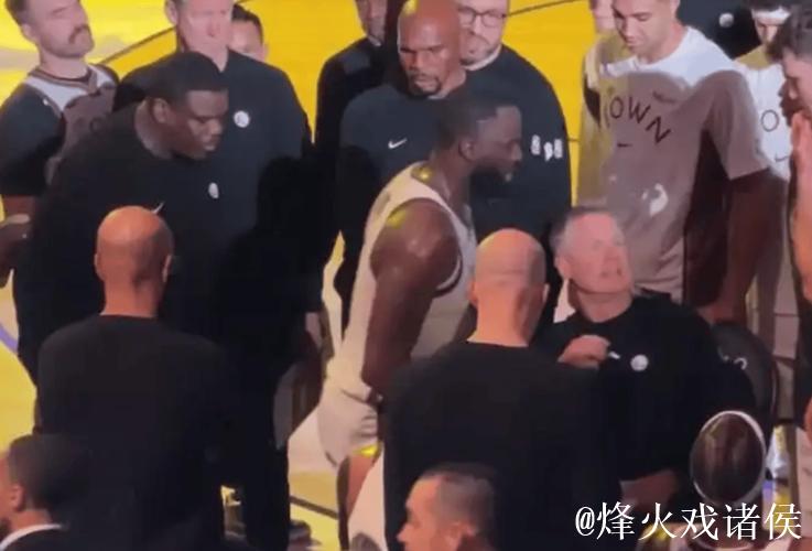 格林赛中和科尔吵架没被罚,提前离场惹猜测,勇士选择沟通而非惩罚还赢了比赛球队实力真强劲 格林赛中和科尔吵架没被罚,提前离场惹猜测,勇士选择沟通而非惩罚还赢了比赛球队实力真强劲