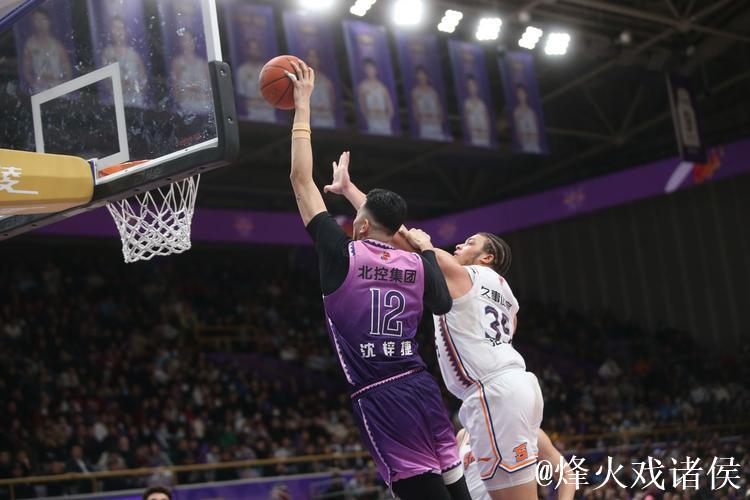 萨林杰23+20北控遭山东逆转 状元谢智杰17分 萨林杰23+20北控遭山东逆转 状元谢智杰17分